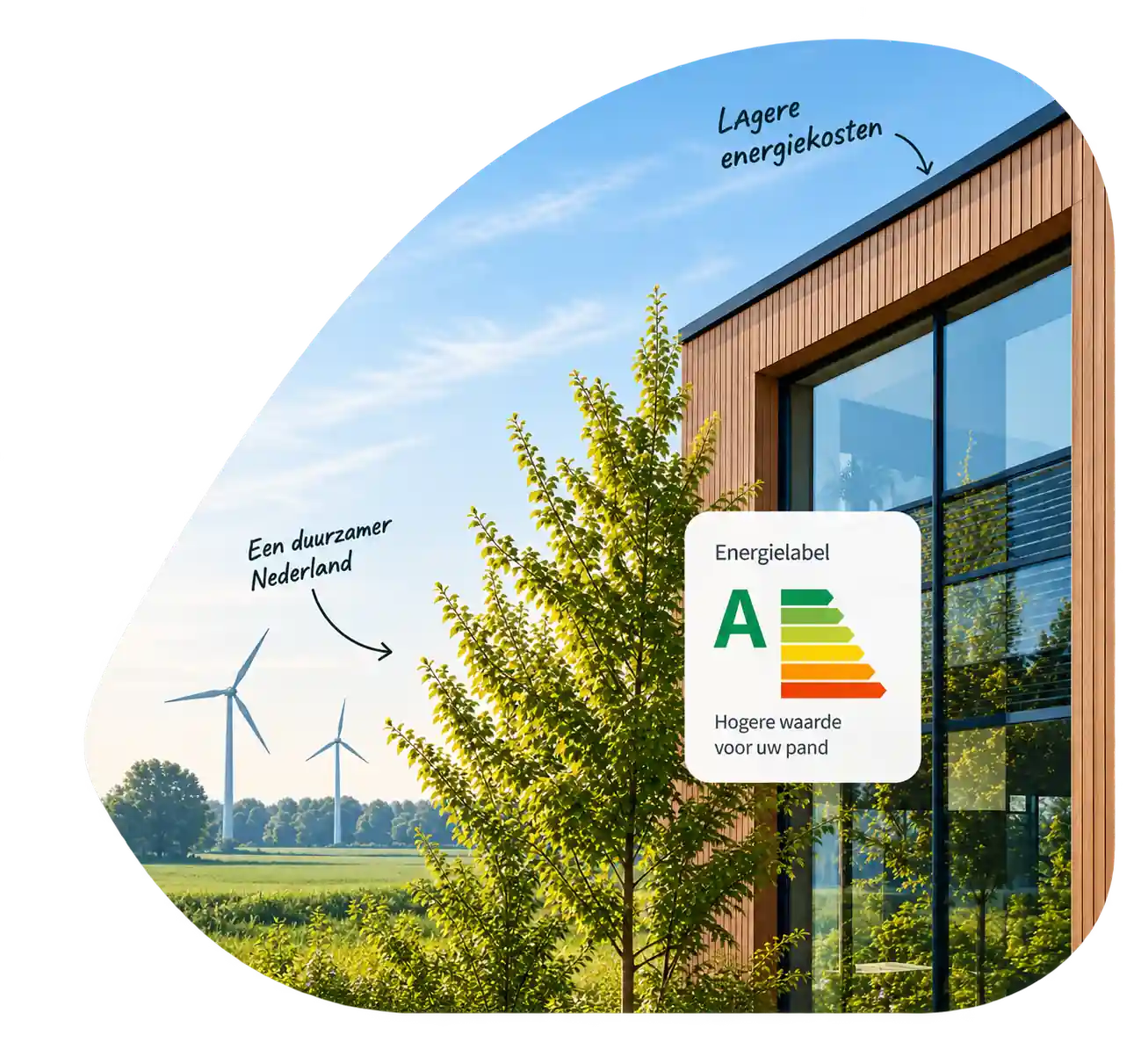 Houten bedrijfspand met grote ramen en een energielabel A, met windmolens op de achtergrond